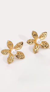 Tina Pearl Metal Floral Stud Earrings - Gold
